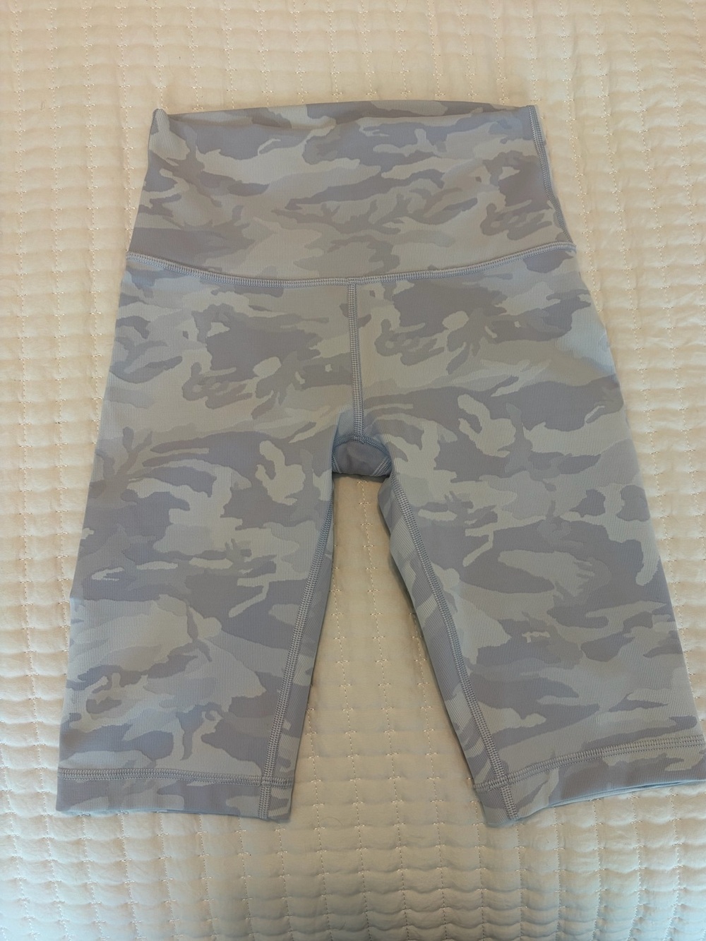 Lululemon Camo Bike Shorts Lavender Light Gray Size 4